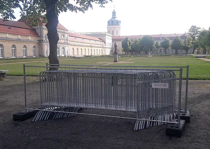 Bauzaun am Schloss Charlottenburg in Berlin