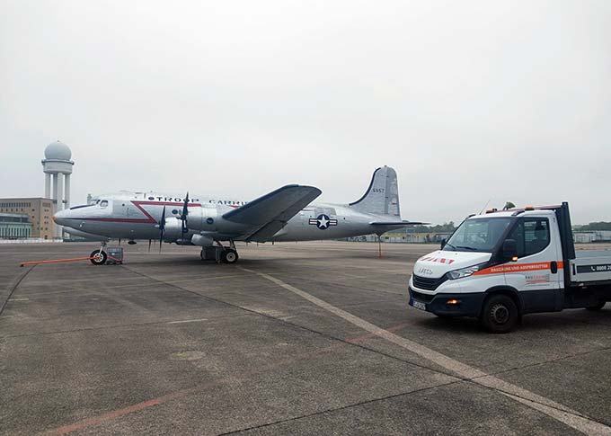 Bauzaunvermietung Berlin auf dem Tempelhofer Feld